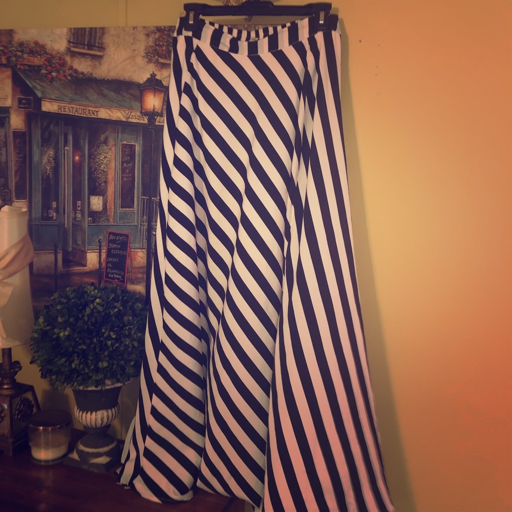 Black & white striped skirt